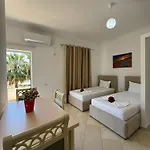 Xhibo * Sarandë